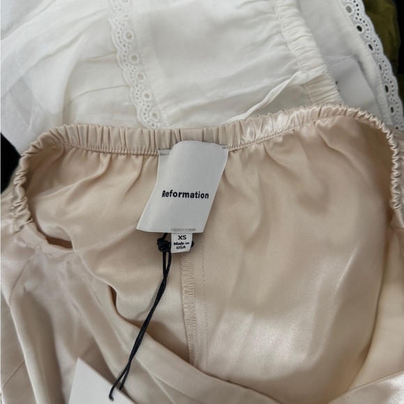 REFORMATION NWT Fern Satin Shorts in Almond XS - Picture 4 of 6